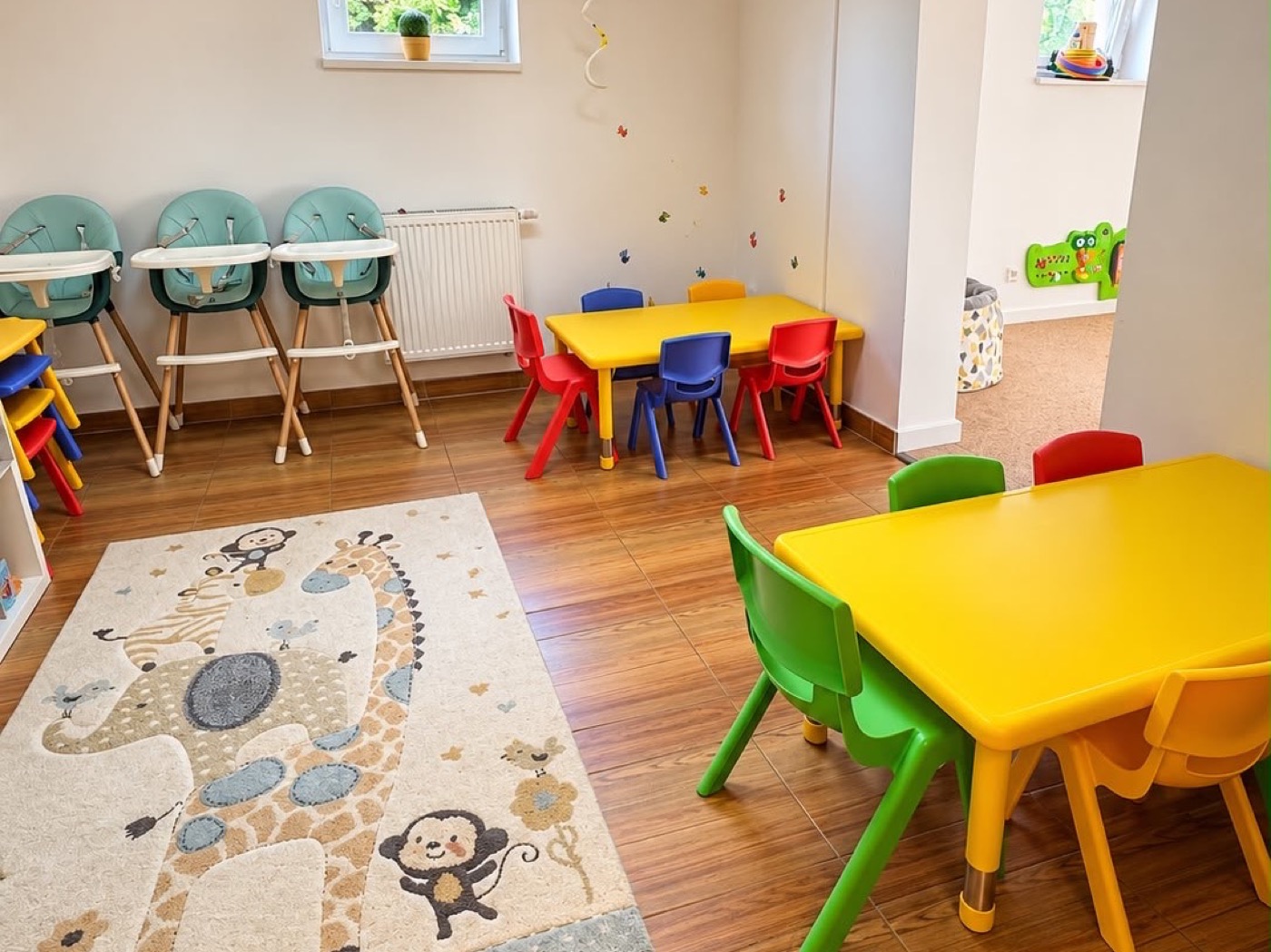 The dining room in Velké Přílepy – high chairs and low tables