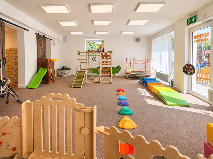 The playroom in Velké Přílepy – climbing frame, trampoline and soft obstacles